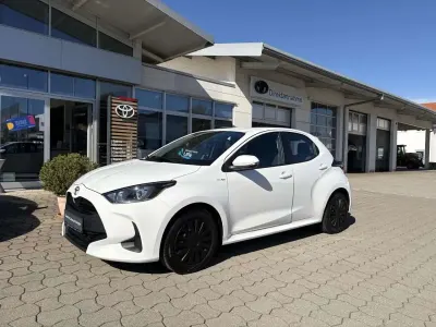 Gebraucht Toyota Yaris 72 PS (52 kW) 2022 Schneeweiß Kleinwagen
