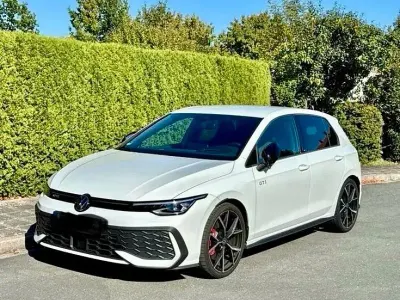 Gebraucht VW Golf VIII GTI 265 PS (194 kW) 2025 Weiß Limousine