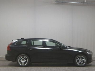 Gebraucht Volvo V60 Momentum 163 PS (119 kW) 2021 Schwarz Kombi