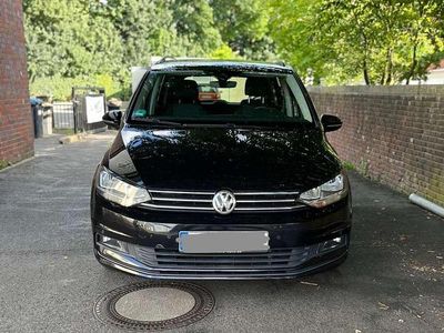 Schwarz Gebraucht 2016 VW Touran Comfortline Van / Kleinbus | 15.900 € (Etwas zu teuer)