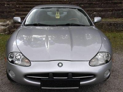 Second-hand Jaguar XK8 284 CP (208 kW) 2000 Argintiu Coupe