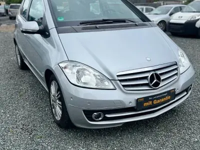 Gebraucht Mercedes A180 Elegance 116 PS (85 kW) 2011 Silber Kleinwagen