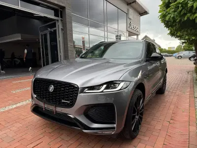 Gebraucht Jaguar F-Pace R-Dynamic 404 PS (297 kW) 2023 Grau metallic SUV