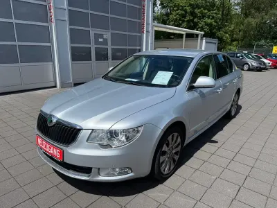 Gebraucht Skoda Superb Elegance 160 PS (117 kW) 2011 Silber Limousine
