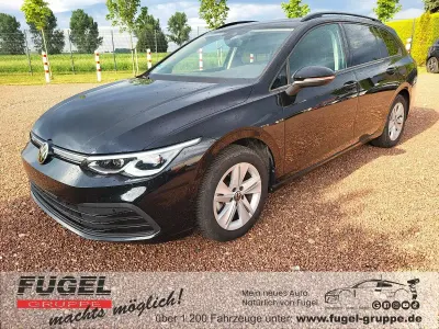 Gebraucht VW Golf VIII Life 150 PS (110 kW) 2024 Schwarz Kombi