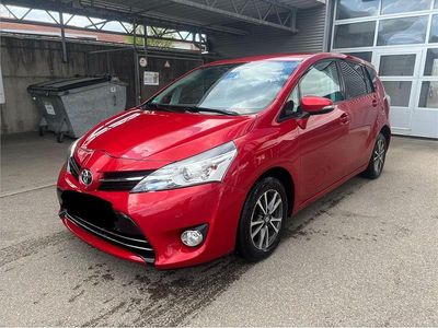 Usata Toyota Verso 124 CV (91 kW) 2013 Rosso Monovolume