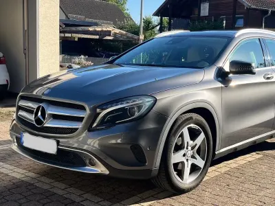 Gebraucht Mercedes GLA180 122 PS (89 kW) 2016 Grau SUV
