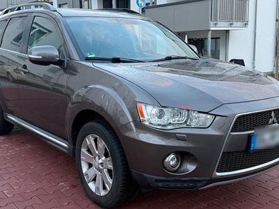Braun Gebraucht 2012 Mitsubishi Outlander Intense SUV | 6.500 € (Fairer Preis)