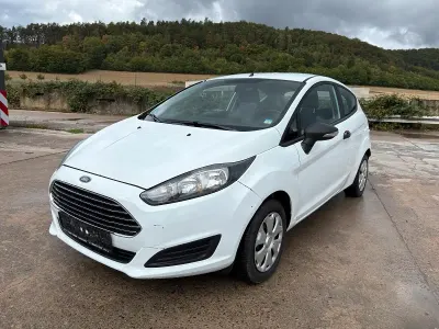 Gebraucht Ford Fiesta 60 PS (44 kW) 2014 Weiß Kleinwagen