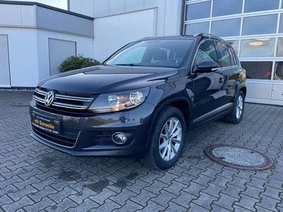 Gebraucht VW Tiguan LOUNGE 125 PS (91 kW) 2015 Grau SUV