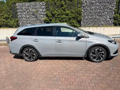 Gebraucht Toyota Auris Hybrid Style 136 PS (100 kW) 2018 Grau Limousine
