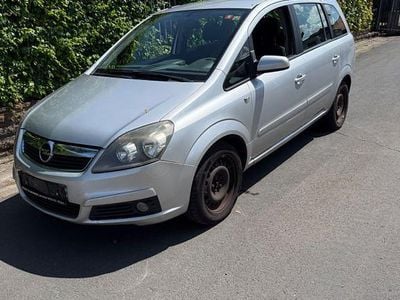 Silber Gebraucht 2006 Opel Zafira Edition Van / Kleinbus | 995 € (Superpreis)