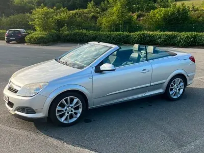 Gebraucht Opel Astra Edition 140 PS (102 kW) 2007 Silber Cabrio