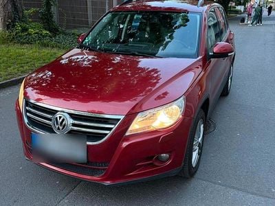 Second-hand VW Tiguan 140 CP (102 kW) 2011 Roșu SUV