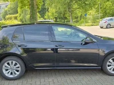 Second-hand VW Golf VII Comfortline 110 CP (80 kW) 2014 Negru Berlinǎ