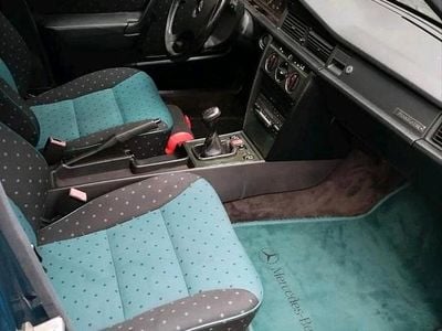 Gebraucht Mercedes 190 Avantgarde 90 PS (66 kW) 1992 Grün Limousine