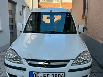 Używany Opel Combo 90 KM (66 kW) 2010 Minivan