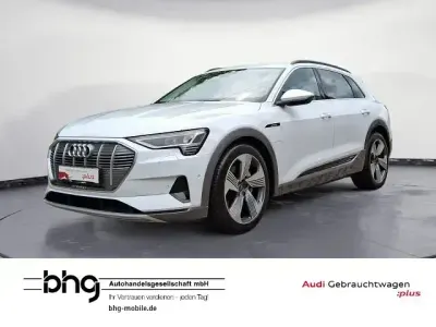 Gebraucht Audi e-tron Ambiente 230 kW (313 PS) 2021 Gletscherweiß metallic SUV