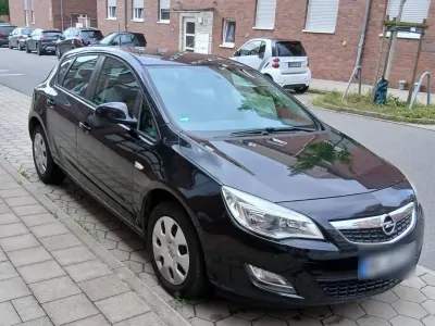 Gebraucht Opel Astra Edition 101 PS (74 kW) 2010 Schwarz Limousine