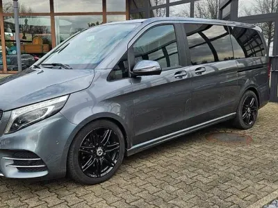 Gebraucht Mercedes V300 AMG line 239 PS (175 kW) 2019 Grau Van / Kleinbus