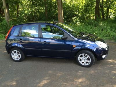 Blau Gebraucht 2003 Ford Fiesta Kleinwagen | 1.950 €