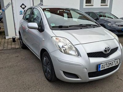 Silber Gebraucht 2009 Toyota Yaris Cool Limousine | 6.999 € (Fairer Preis)