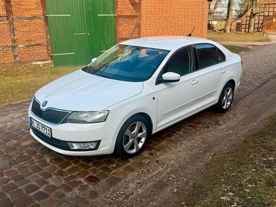 Usata Skoda Rapid Elegance 105 CV (77 kW) 2013 Bianco Utilitaria