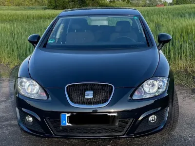 Używany Seat Leon Reference 105 KM (77 kW) 2011 Czarny Hatchback
