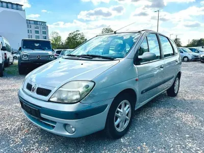 Używany Renault Scénic Authentique 107 KM (78 kW) 2002 Srebrny Minivan