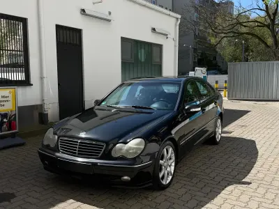 Usado Mercedes C270 Avantgarde 170 HP (125 kW) 2003 Preto Sedan