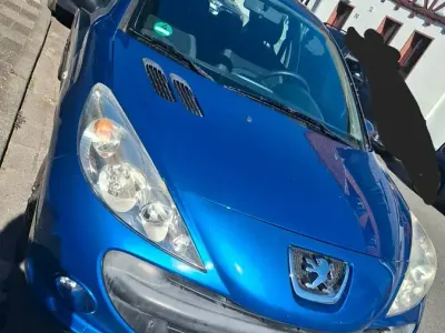 Używany Peugeot 206 60 KM (44 kW) 2009 Niebieski Sedan/Limuzyna