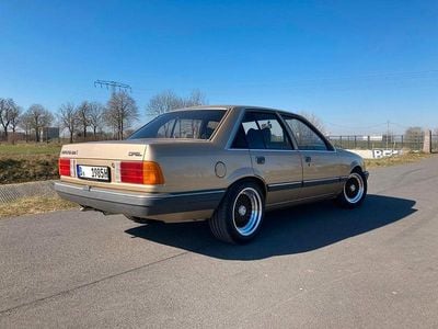 Gebraucht Opel Rekord 116 PS (85 kW) 1985 Gold Limousine