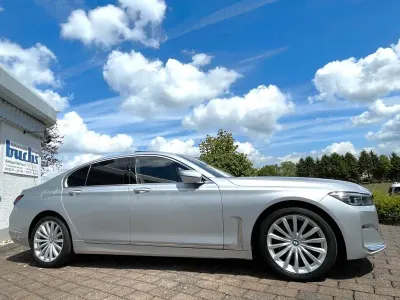 Gebraucht BMW 730 265 PS (194 kW) 2020 Glaciersilber metallic Limousine