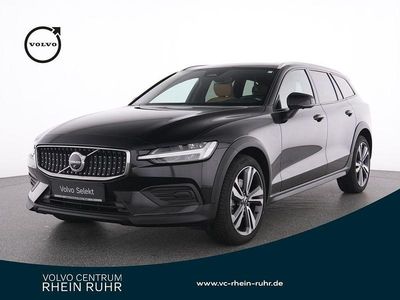 Gebraucht Volvo V60 CC Plus 197 PS (144 kW) 2024 Schwarz onyx black / metallic Kombi