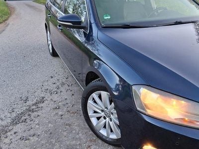 Second-hand VW Passat 105 CP (77 kW) 2012 Albastru Berlinǎ