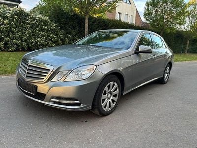Second-hand Mercedes E200 136 CP (100 kW) 2011 Argintiu Berlinǎ