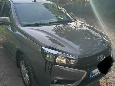 Gebraucht Lada Vesta 106 PS (77 kW) 2019 Blau Limousine