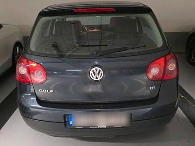 Blau Gebraucht 2005 VW Golf V Kleinwagen | 2.200 € (Fairer Preis)