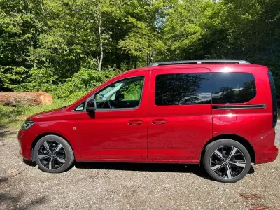 Gebraucht VW Caddy Move 122 PS (89 kW) 2021 Rot Van / Kleinbus