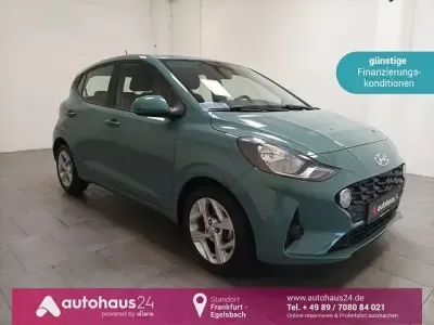 Gebraucht Hyundai i10 Trend 84 PS (61 kW) 2023 Grün Kleinwagen