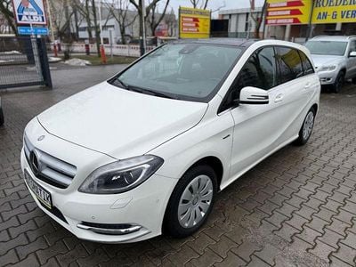 Gebraucht Mercedes B200 156 PS (114 kW) 2012 Weiß Van / Kleinbus