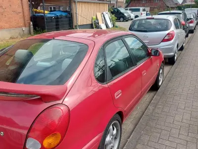 Używany Toyota Corolla 2000 Czerwony Sedan/Limuzyna