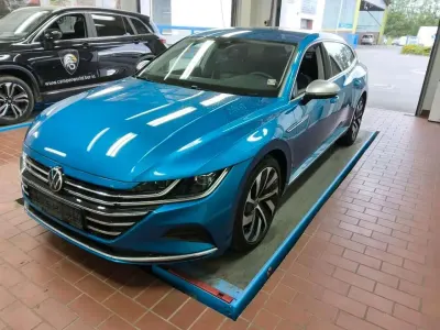 Gebraucht VW Arteon Elegance 200 PS (147 kW) 2022 Eisvogelblau Kombi
