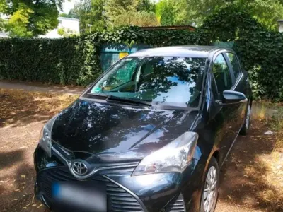 Gebraucht Toyota Yaris 69 PS (50 kW) 2015 Schwarz Kleinwagen