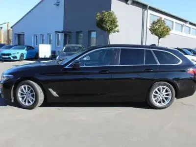 Gebraucht BMW 520 Sport Line 190 PS (139 kW) 2023 Schwarz ii Kombi