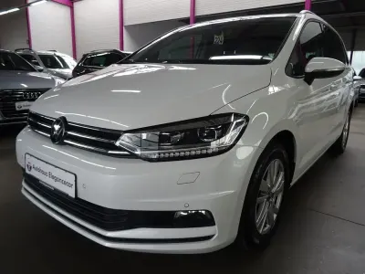 Gebraucht VW Touran 150 PS (110 kW) 2022 Weiß Van / Kleinbus