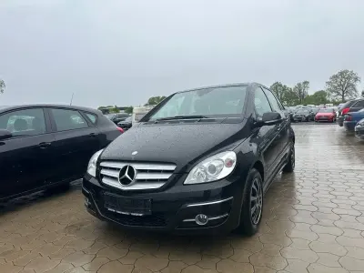 Gebraucht Mercedes B180 116 PS (85 kW) 2009 Schwarz Van / Kleinbus