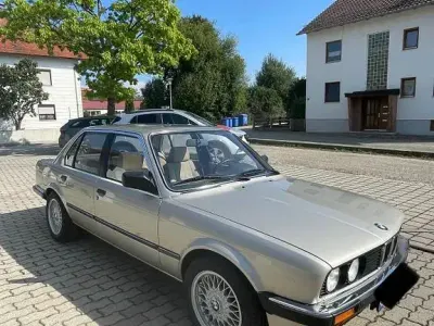 Gebraucht BMW 316 90 PS (66 kW) 1984 Gold Limousine