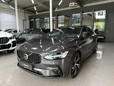 Gebraucht Volvo V90 Plus 253 PS (186 kW) 2023 Platinum grey / metallic Kombi