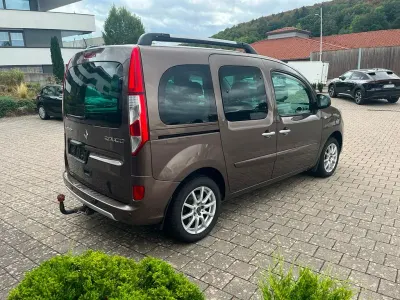 Gebraucht Renault Kangoo Luxe 109 PS (80 kW) 2014 Braun Van / Kleinbus